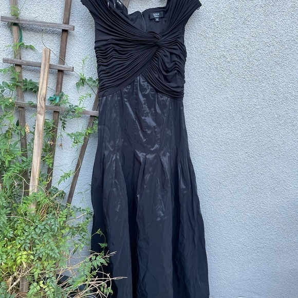 TADASHI Collection Ruched Taffeta Gown in Black Size 10 - Picture 8 of 13
